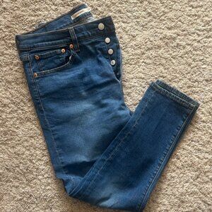 Levi's Women's Skinny High Rise Jeans Sz 32 Button fly worn once